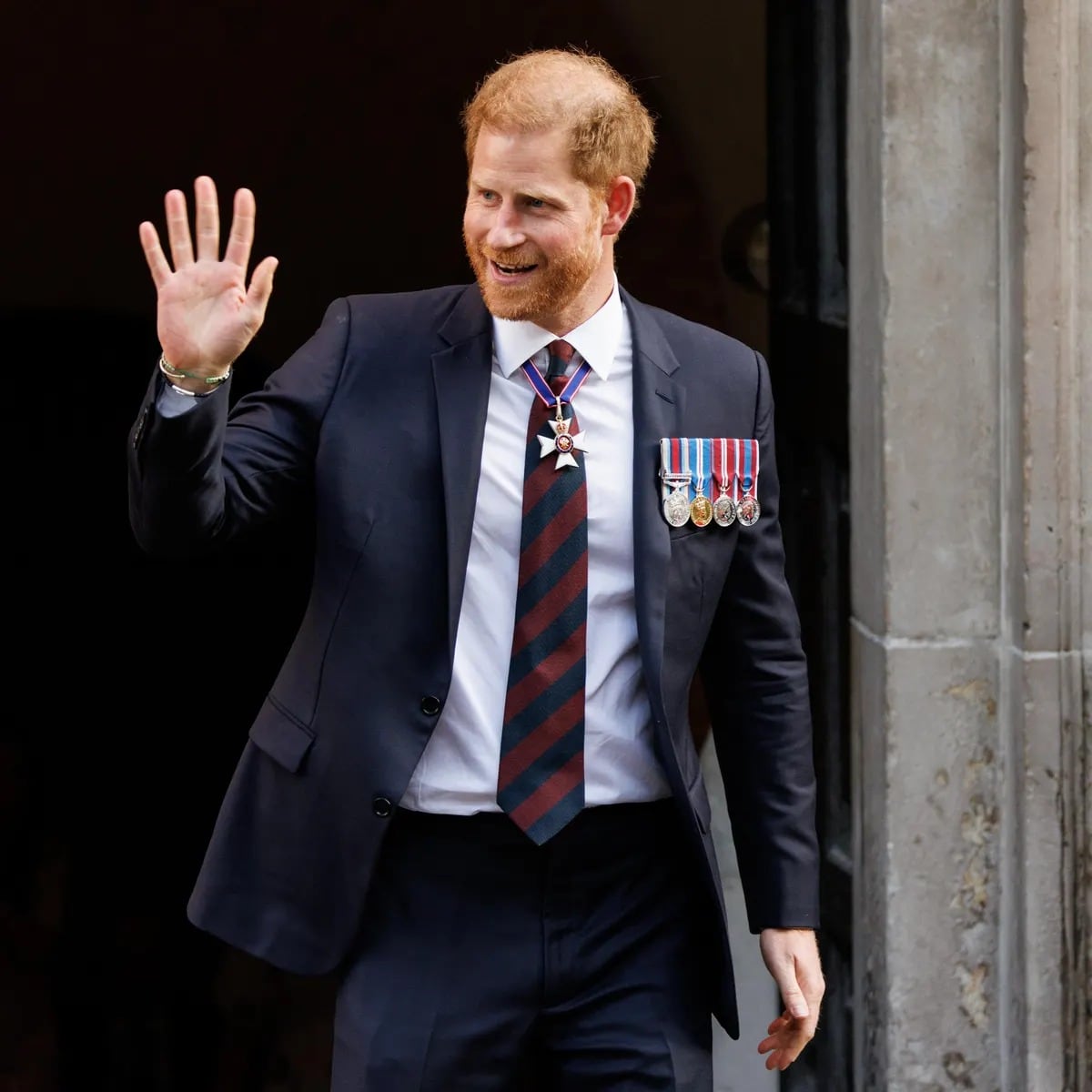 El hijo menor del rey Carlos III recibió la segunda parte del regalo que le correspondía por herencía.