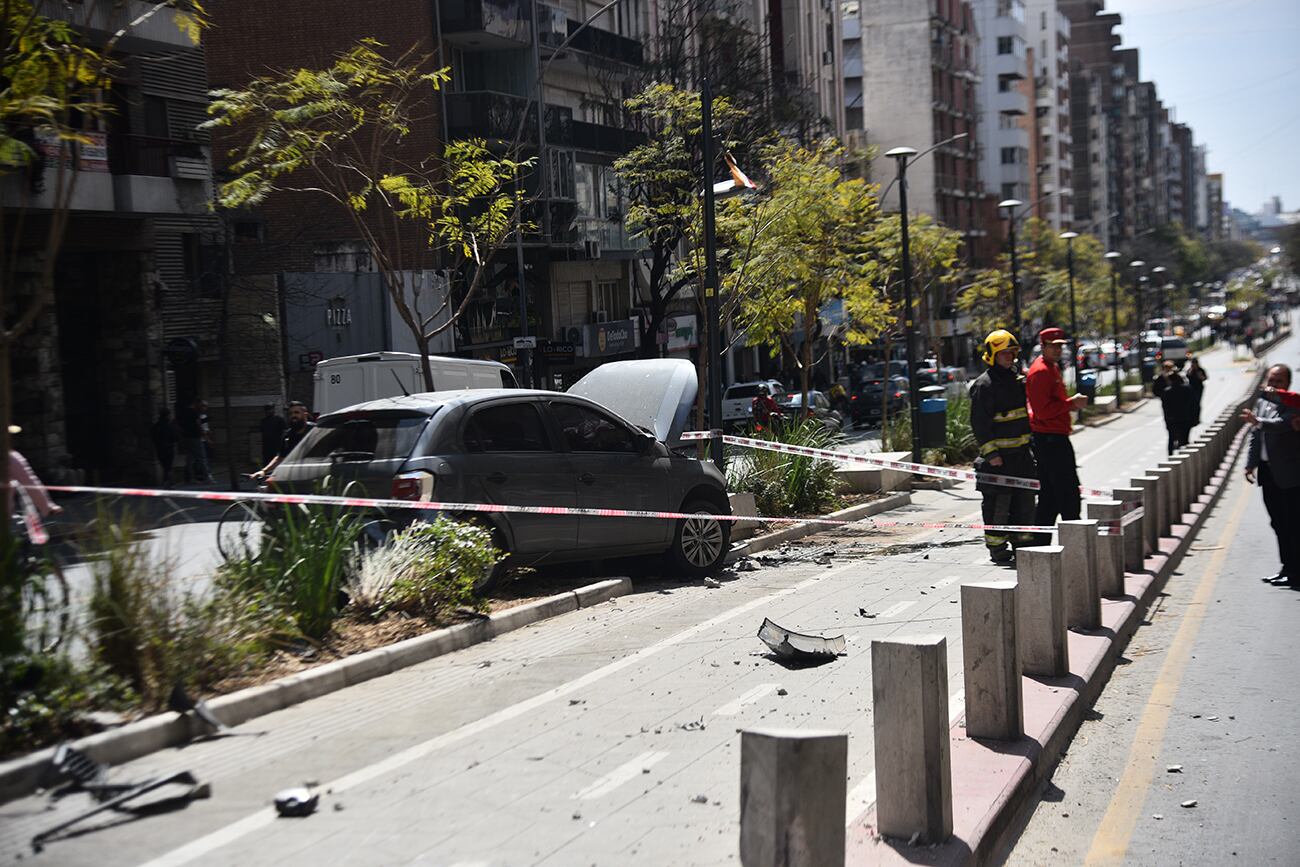 Terror en el centro de Córdoba por un auto que arrolló a peatones, motos y otros vehículo. (Pedro Castillo / La Voz)