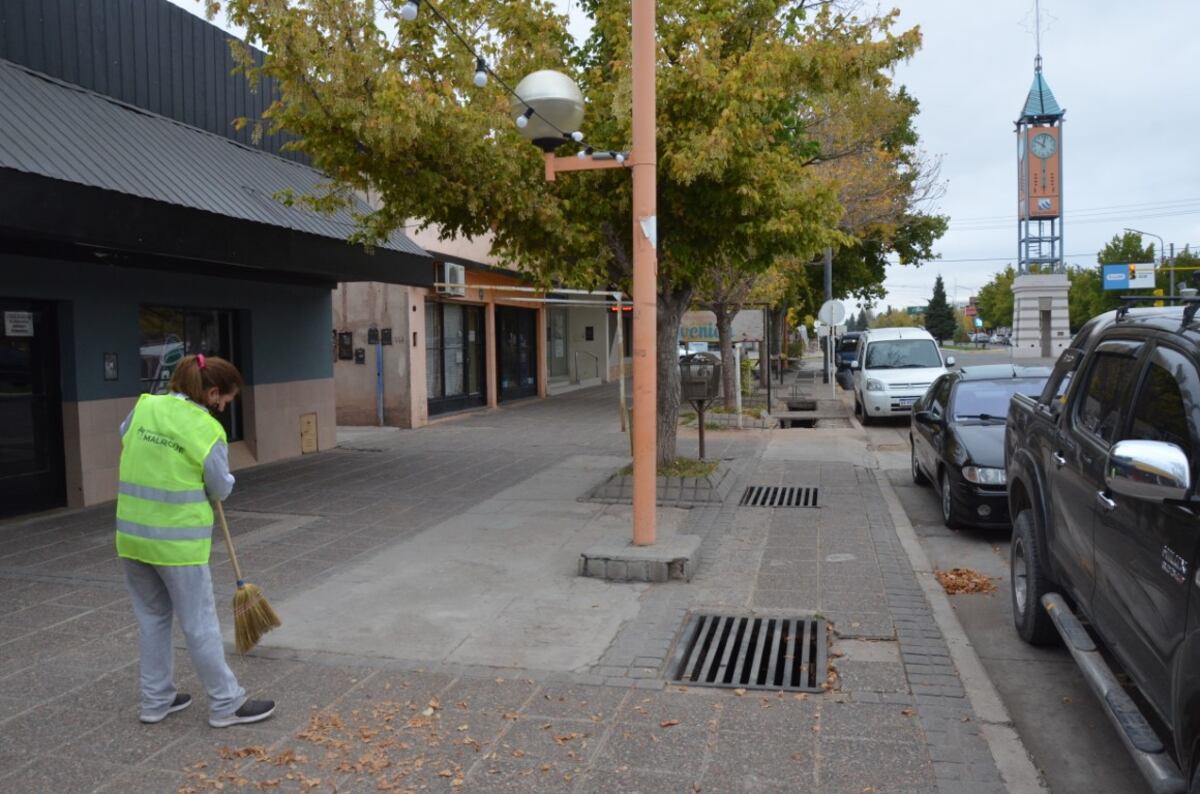 Beneficiarios de ayudas sociales deben limpiar las calles de Malargüe como contraprestación