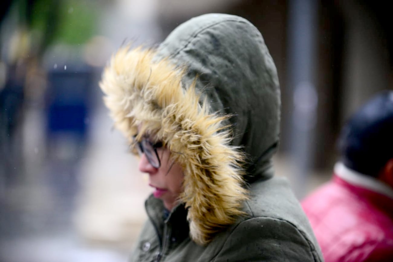 El frío llegó al centro y norte de todo el país con récord de temperaturas. 