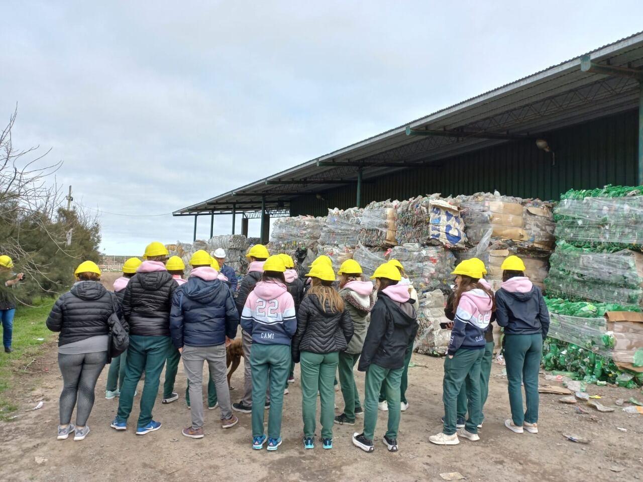 Alumnos del  Colegio Jesús Adolescente visitaron la Planta de Separación de Residuos Sólidos Urbanos de Tres Arroyos