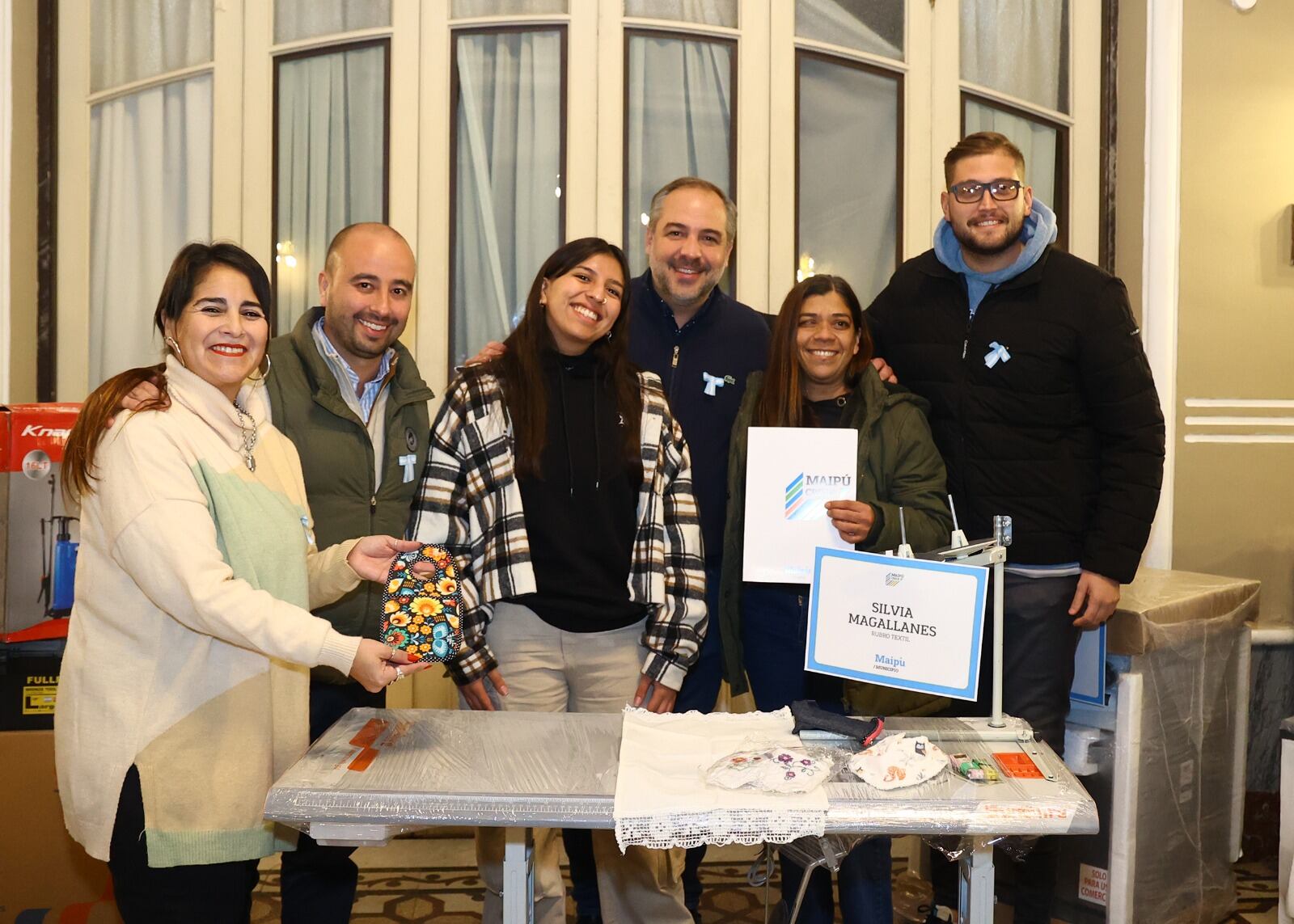 Stevanato entregó insumos a familias emprendedoras. Foto: Maipú Municipio.