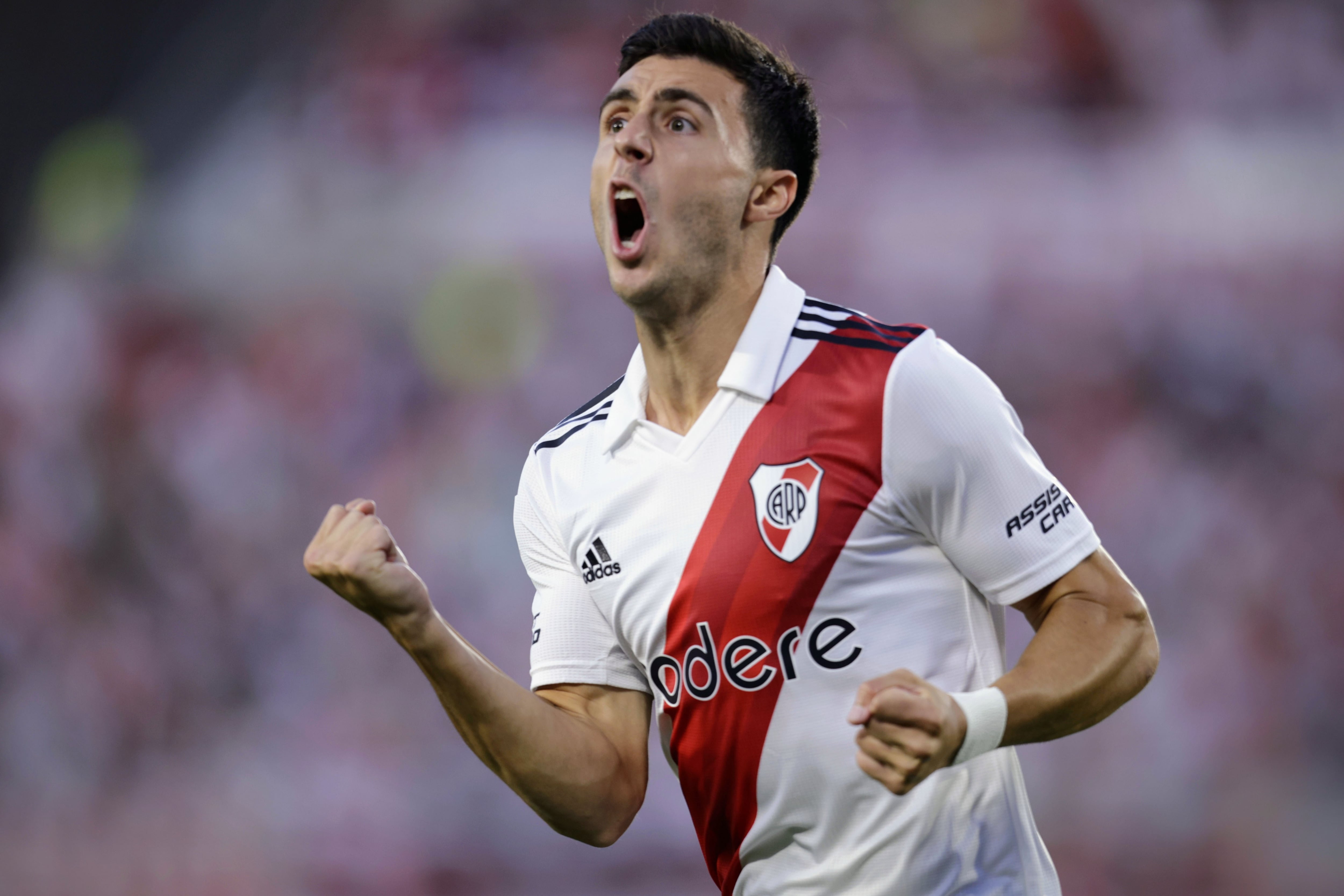 José Paradela festejando su gol para el triunfo parcial de River sobre Arsenal. (Fotobaires)