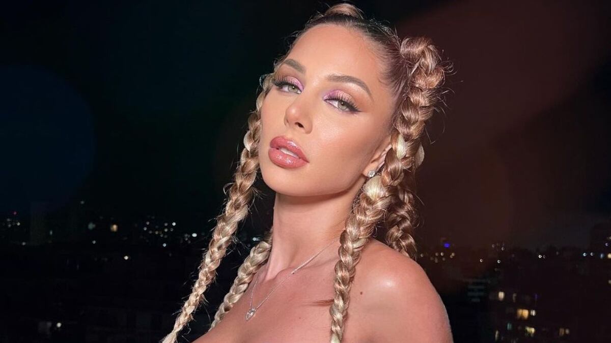 Romina Malaspina impactó a todo ritmo: en minitop strapless desplegó su encanto como DJ