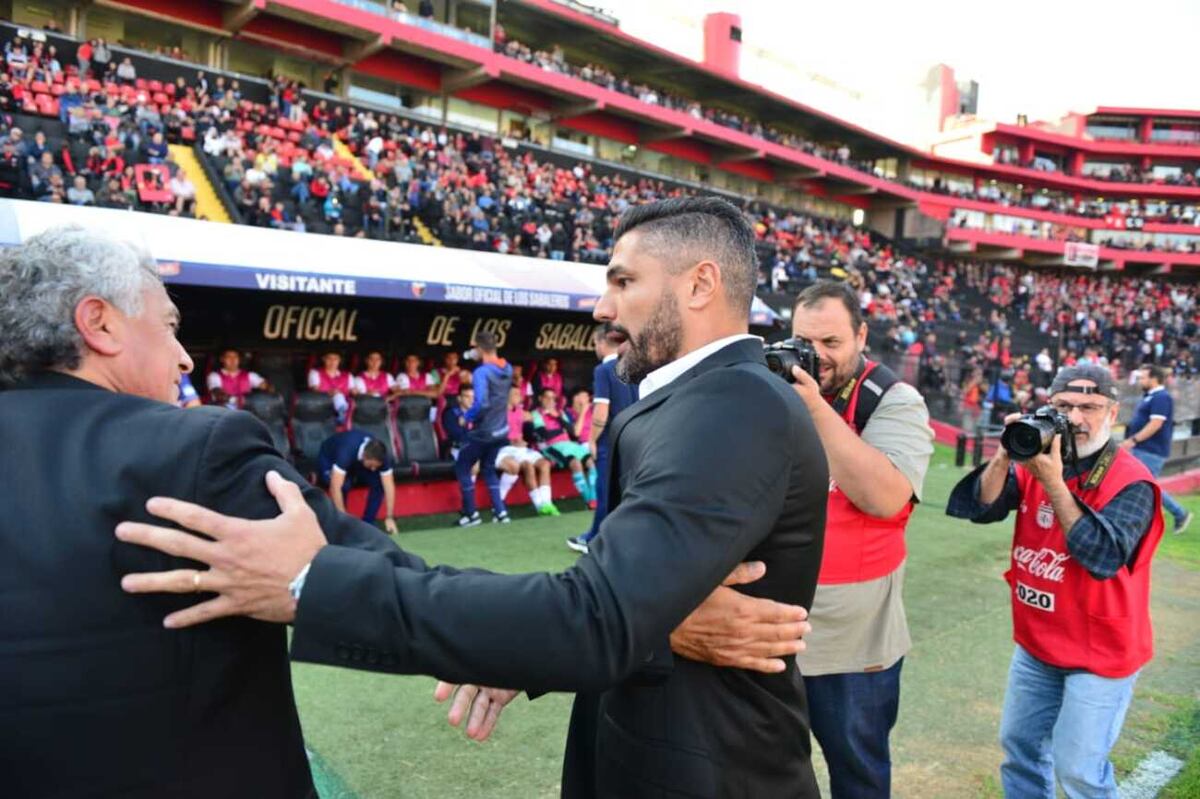 Javier Gandolfi y la reacción de Talleres: “No es fácil tras un primer tiempo tan complicado”