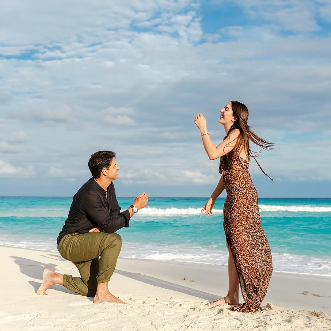 María y Sebastián se van a casar.