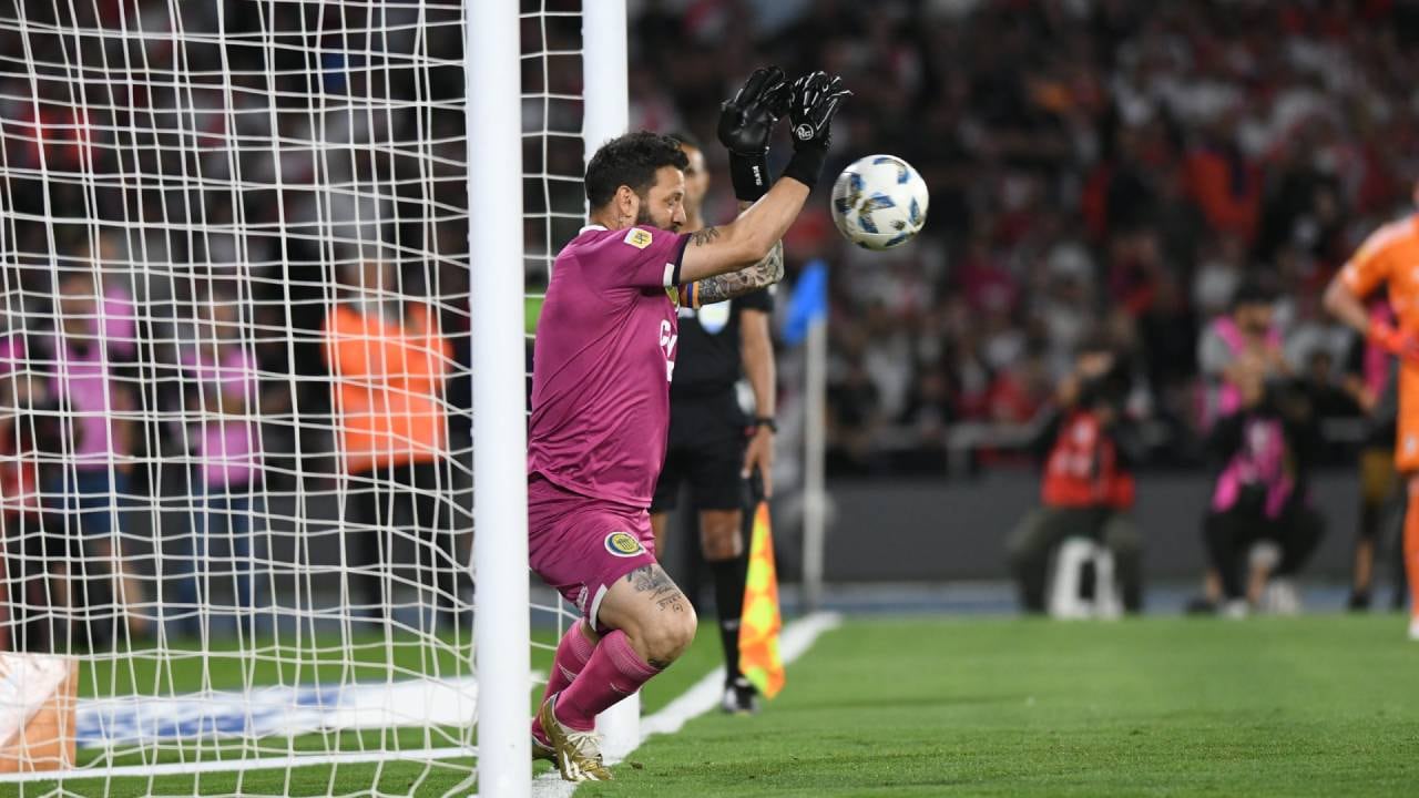 Jorge Broun atajó tres penales consecutivos en la semifinal de la Copa de la Liga Profesional de Fútbol 2023.