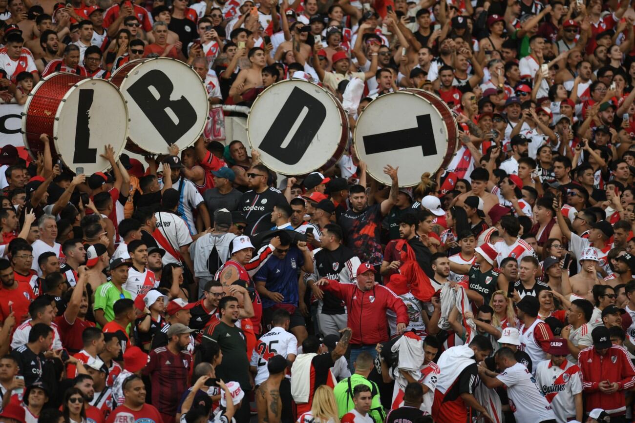 Los hinchas de River en el estadio.