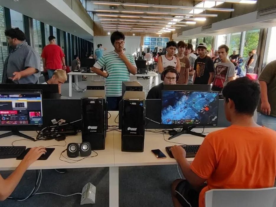 Campeonato E-Sports en la tecnoteca