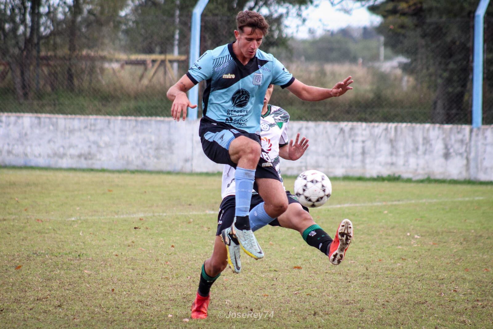 Tomás Schiavoni de Arroyito a Estudiantes de Río Cuarto