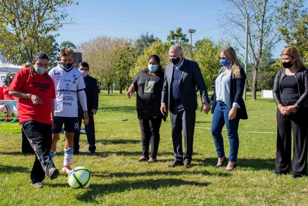 El gobernador Morales fue invitado a dar el puntapié inicial con el que simbólicamente se puso en marcha la Liga Provincial de Deporte Adaptado de Jujuy.