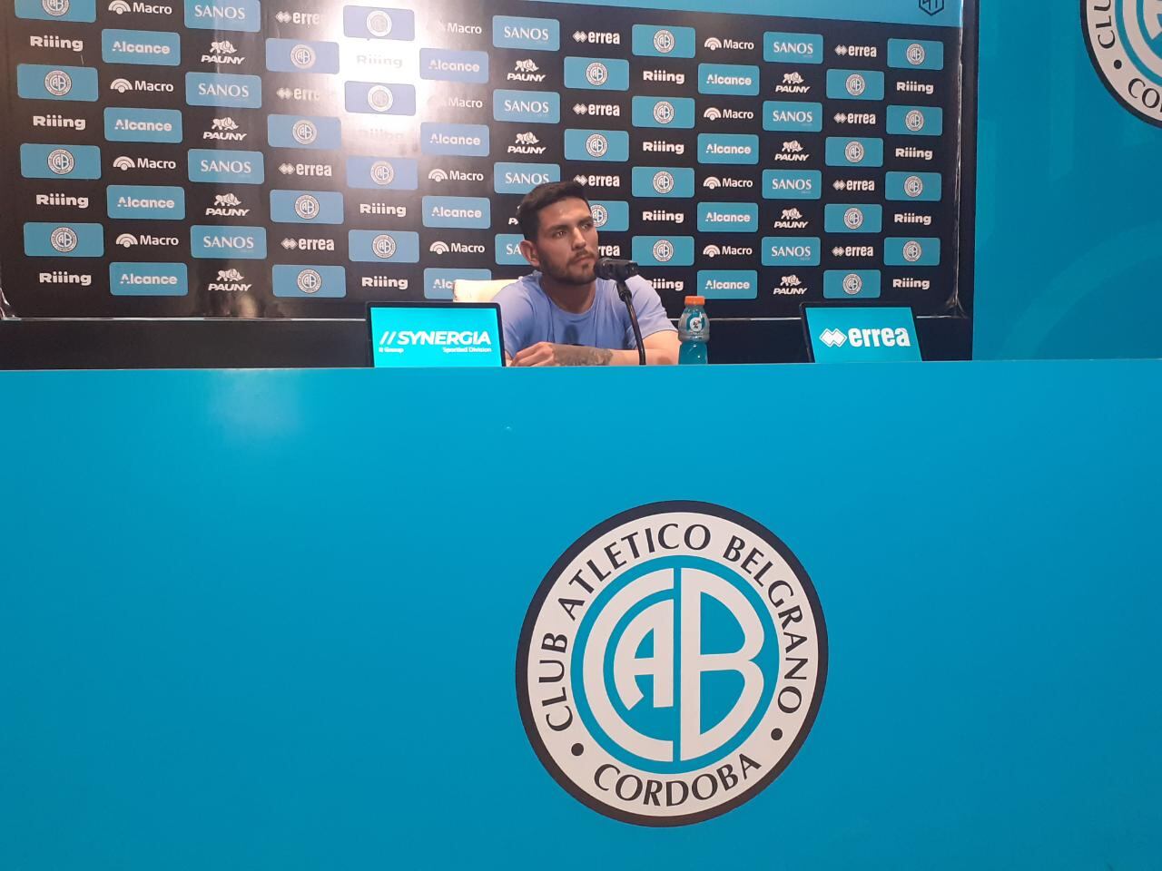 Lucas Passerini durante su primera conferencia de prensa como jugador de Belgrano. Sus expectativas. (La Voz)