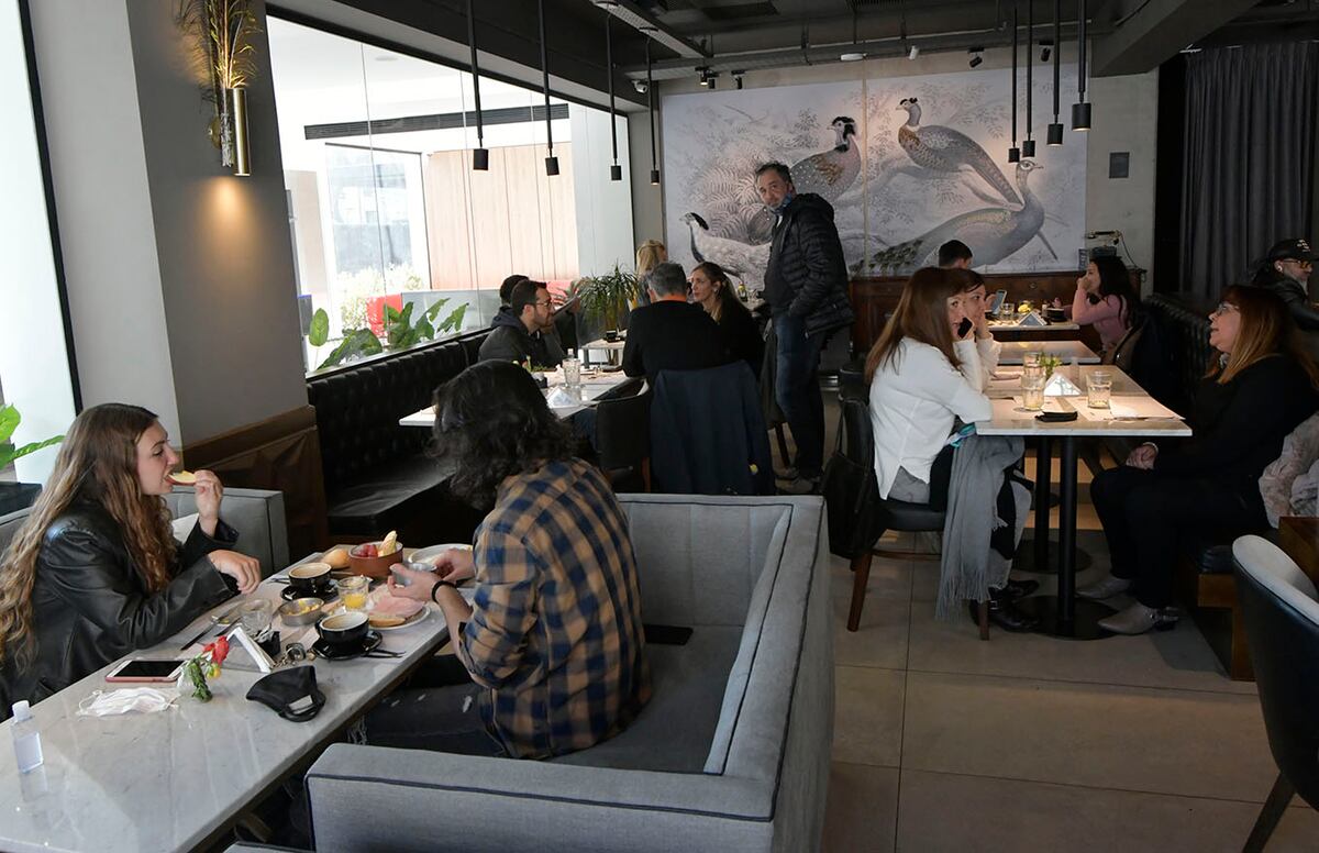 Más flexibilización: bares y restaurantes puntanos podrán funcionar con un 50% de ocupación