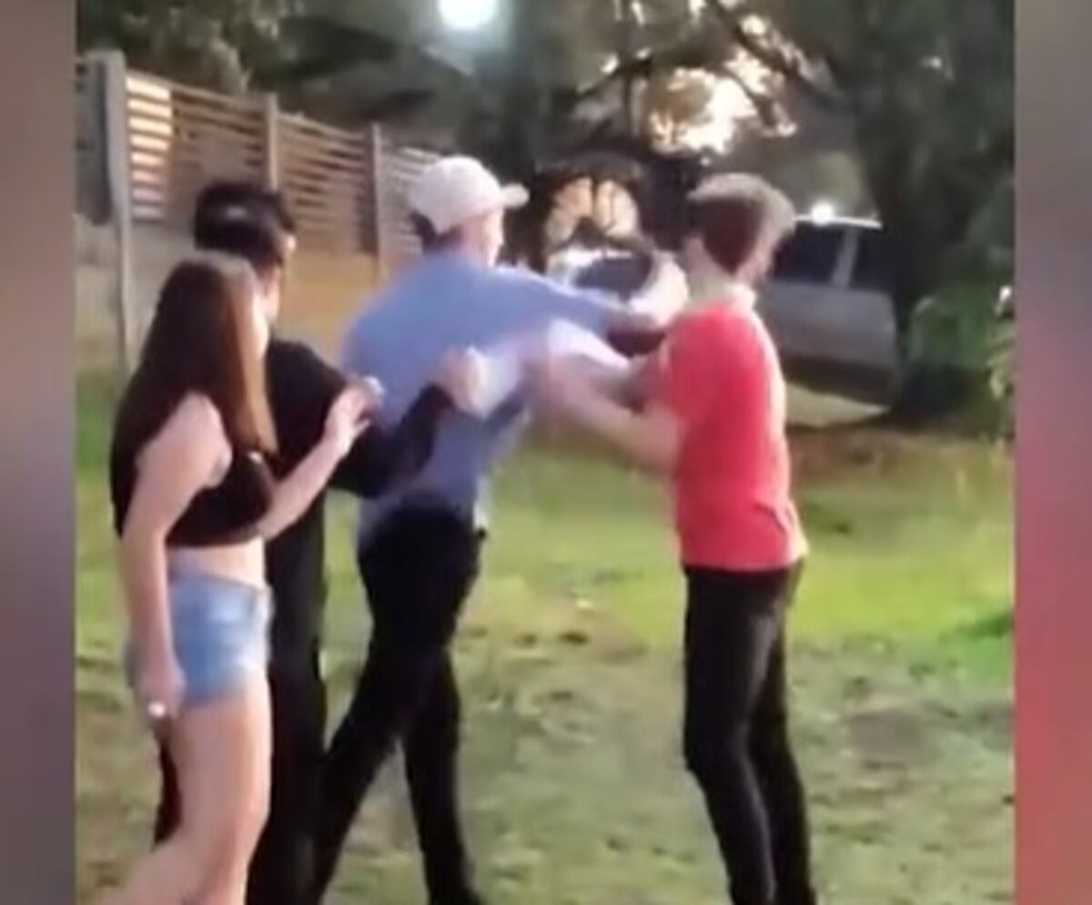 Joven resultó desvanecido tras sufrir un golpe de puño en San Pedro
