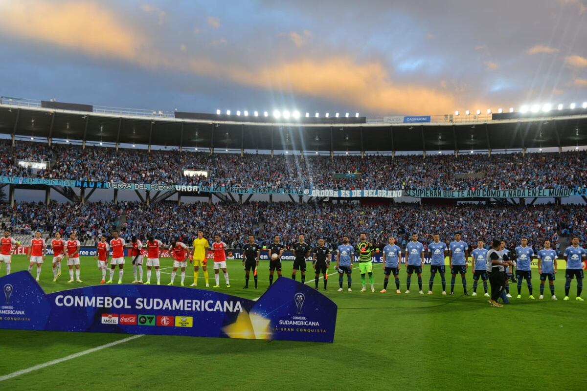 Para la historia: el recibimiento a Belgrano en su partido internacional más trascendente