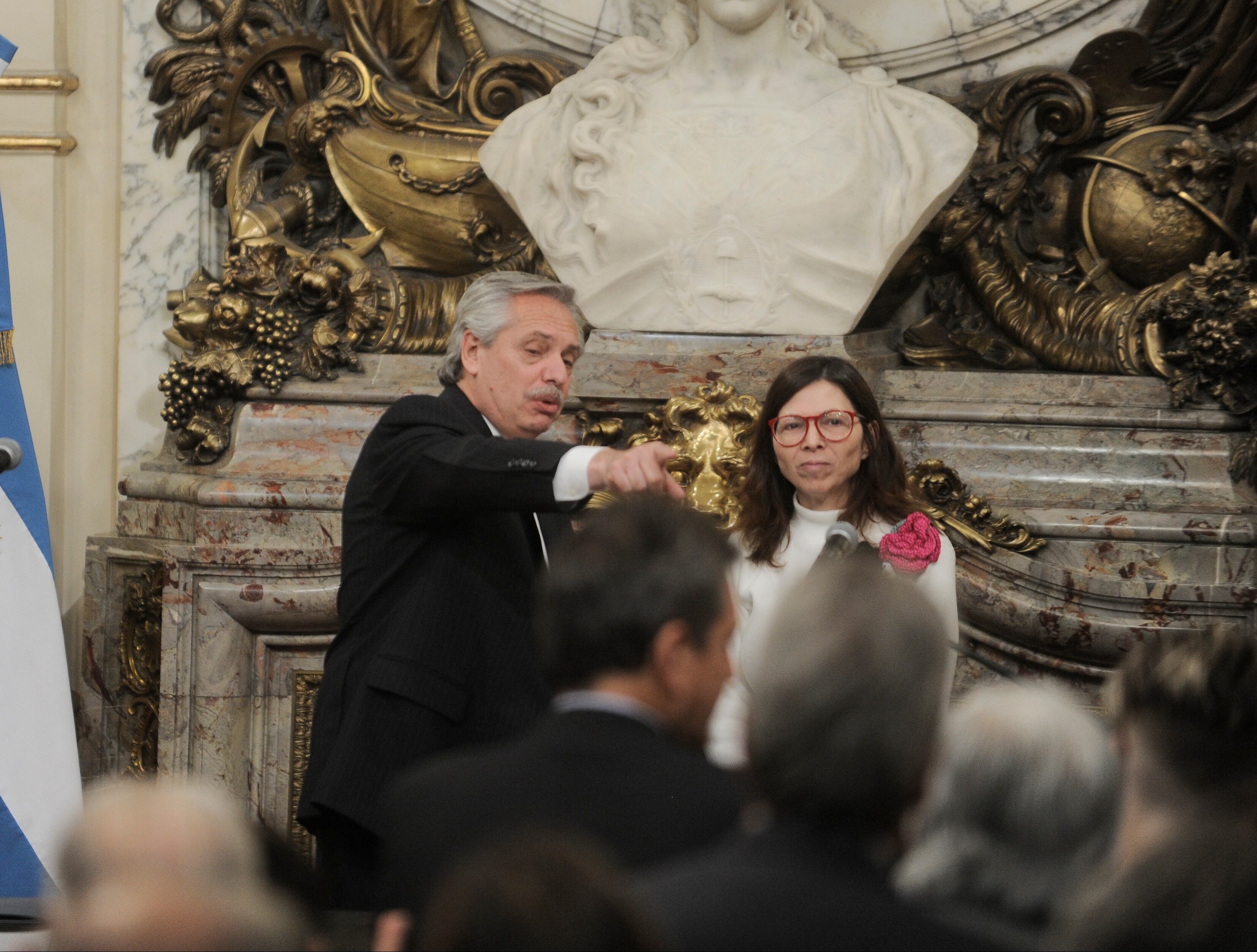 La ministra de Economía afirmó que "es necesario equilibrar las cuentas públicas".