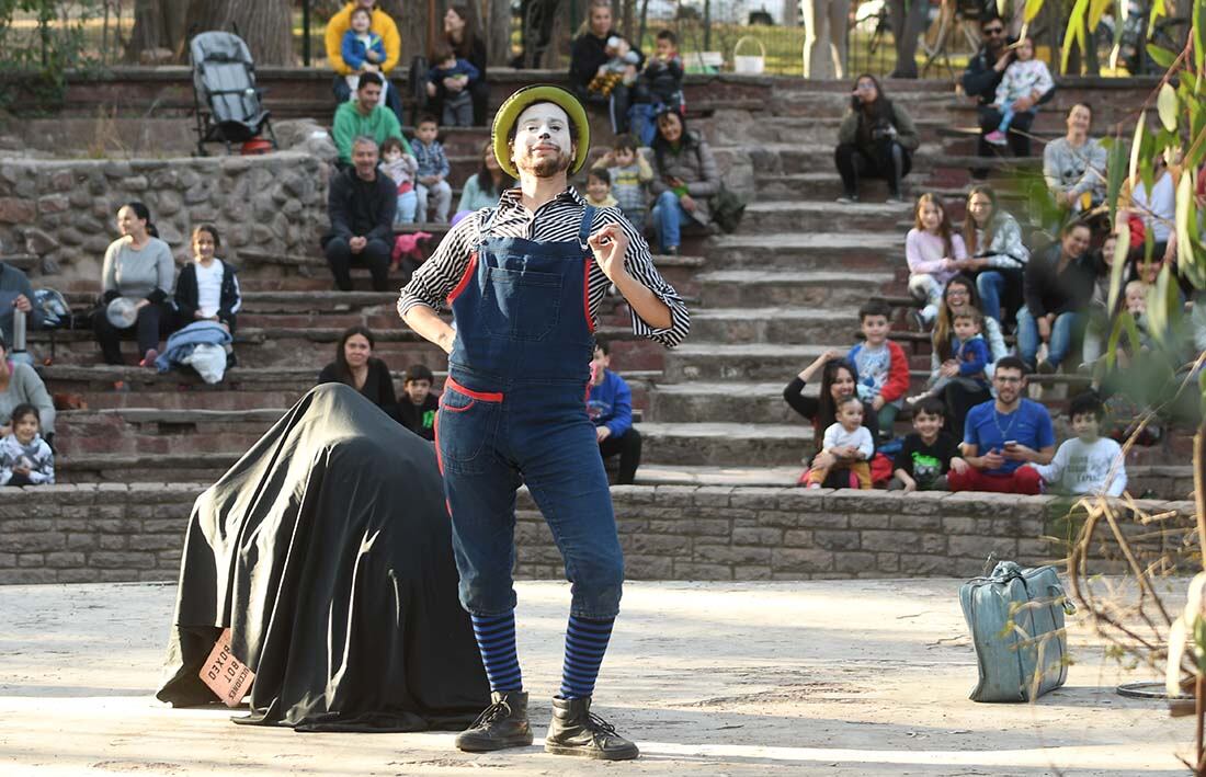 Arriba el Pulgarcito, el ciclo que reflota y mantiene vivo al histórico teatro. Foto: Marcelo Rolland / Los Andes