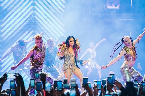 Lali comenzó su gira nacional con un show en el Luna Park.