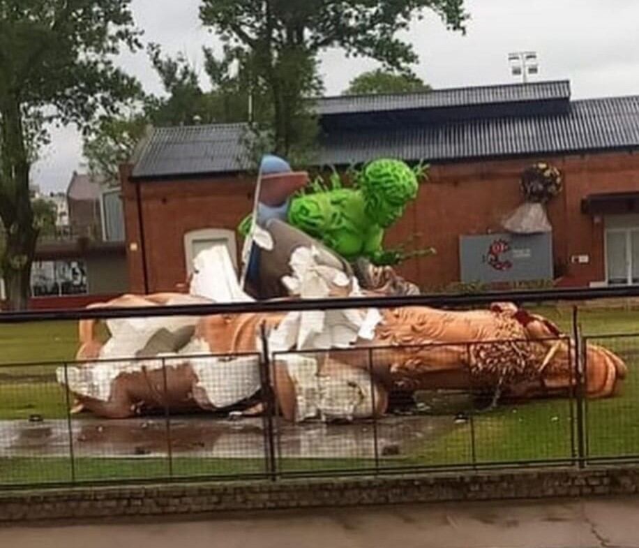 "El Sembrador de Ilusiones" destrozado por la tormenta