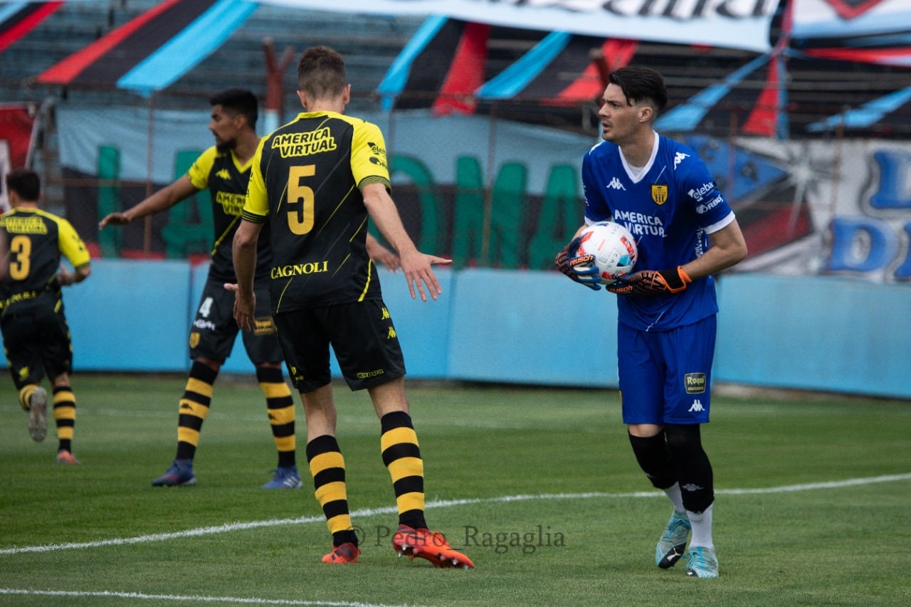 El equipo tandilense volvió a perder y se hunde en los últimos puestos de la zona B.