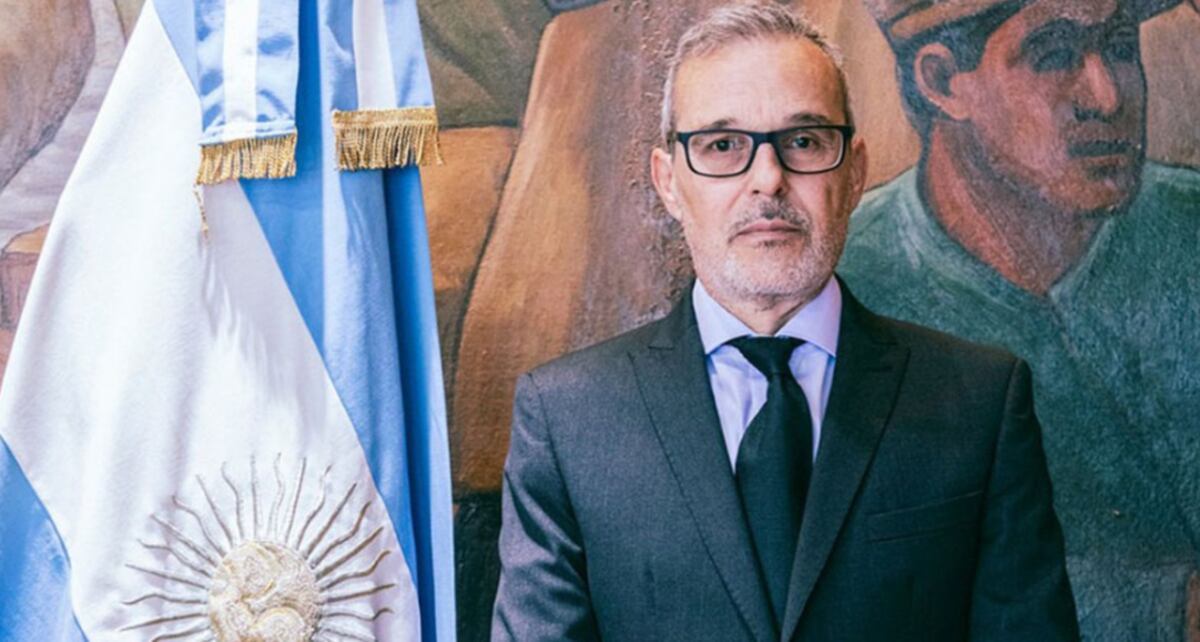 El Gobierno echó al ministro de Salud, pero aseguran que su salida fue por “temas personales”
