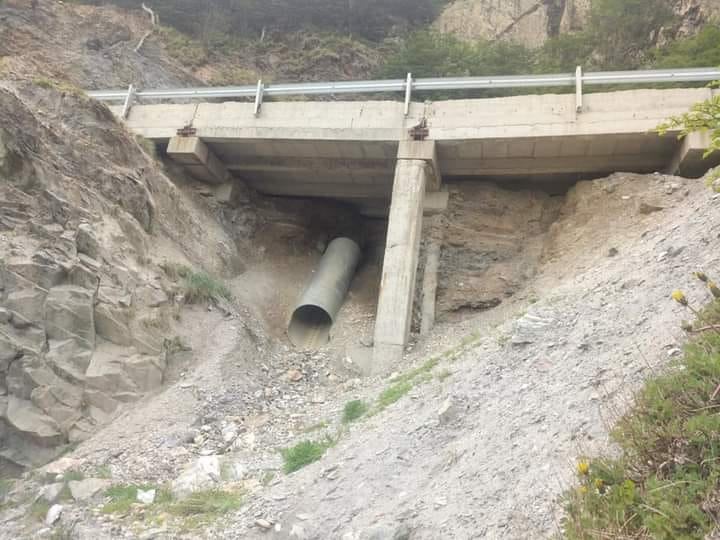 Puentes y alcantarillas de cause pluvial.