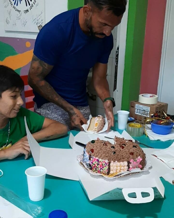 "Hermoso momento", escribieron desde la fundación sobre el encuentro entre Joaquín Nahuel y Carlos Tevez. (Foto: Instagram)