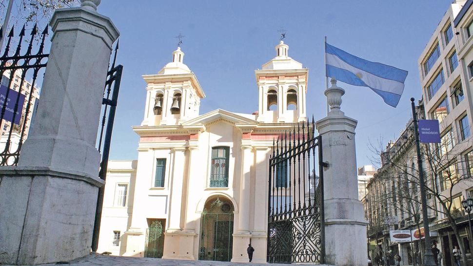 El circuito Vía Córdoba visita la iglesia San Francisco, parte externa e interna, donde se pondrá en evidencia la iconografía de la Semana Santa.