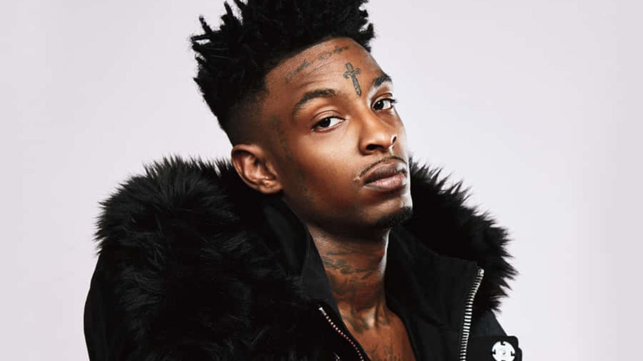 21 Savage inició su carrera en 2013 con tres mixtapes independientes. Tres años después, lograría debutar en el Billboard 200