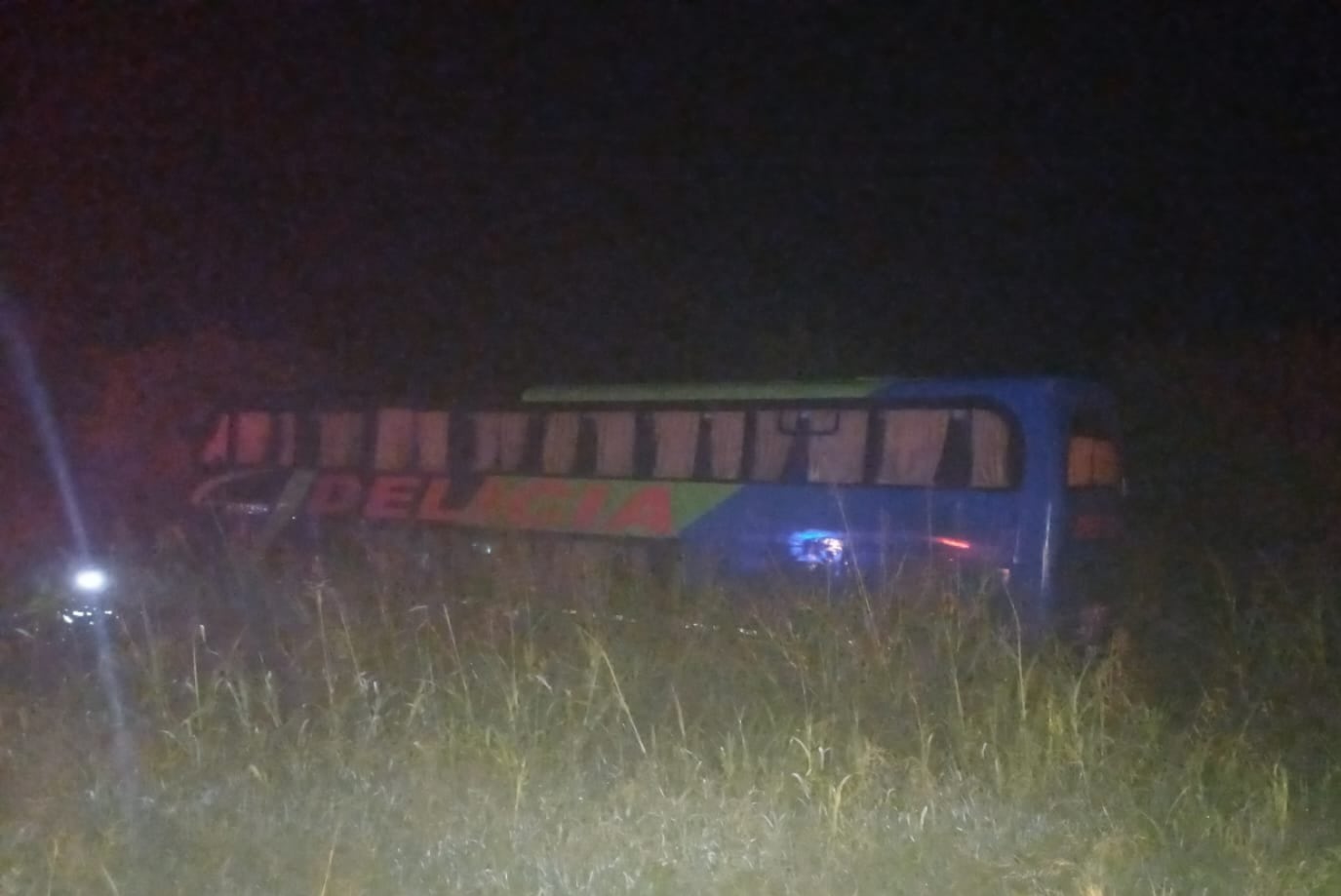 El colectivo de la empresa que colisionó contra el auto en Córdoba.