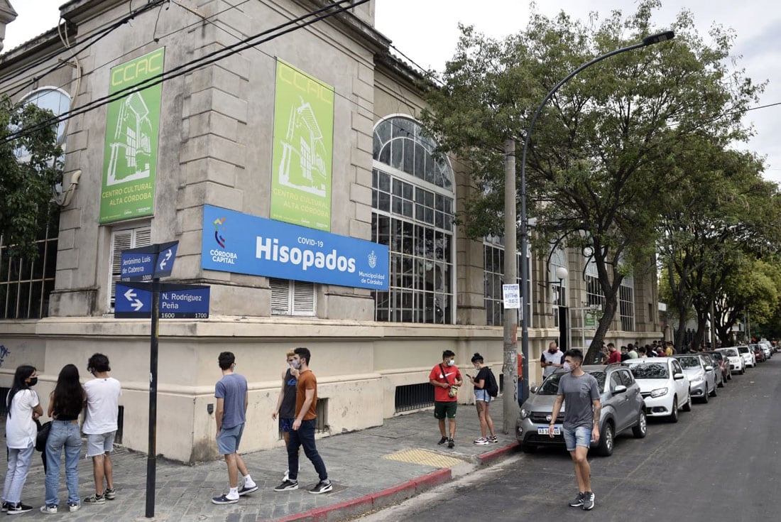 El Centro Cultural de Alta Córdoba está ubicado en la esquina de Jerónimo Luis de Cabrera y Rodríguez Peña.