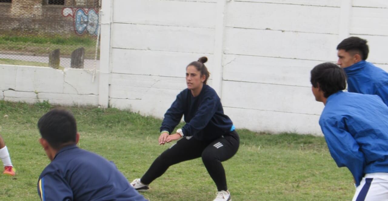 Milagros Liebana es la primera mujer tresarroyense en formar parte del Cuerpo Técnico de un equipo de fútbol.