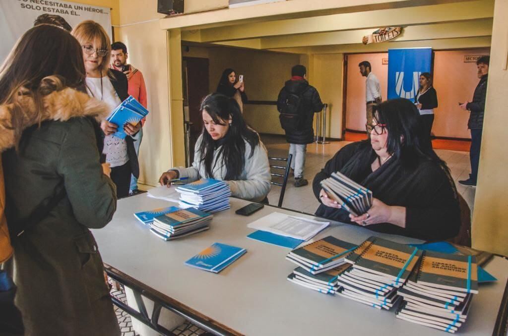 FOCAP y la Municipalidad de Ushuaia, llevaron adelante la charla sobre educación financiera.