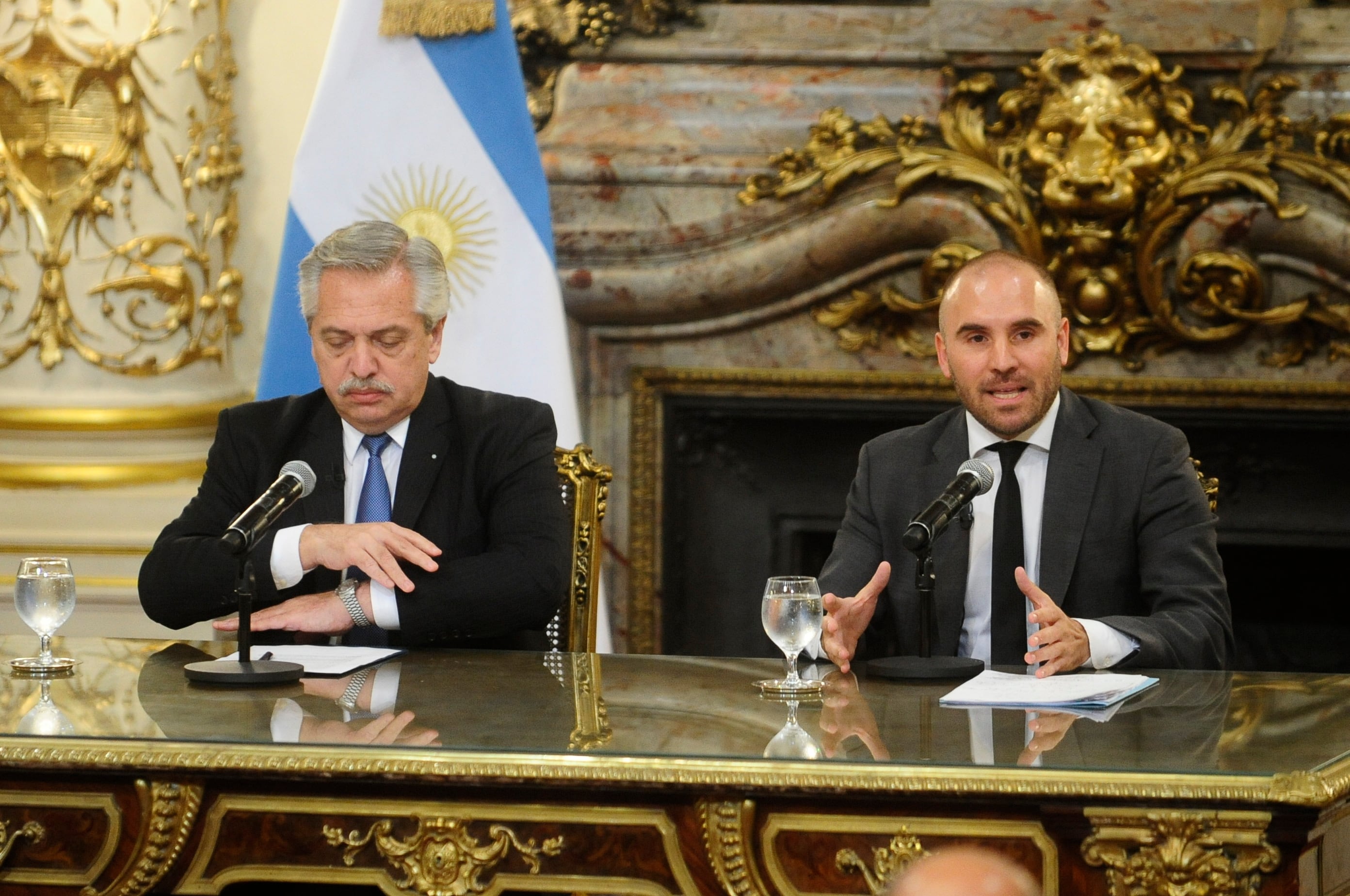 18 04 22
El Pais
Conferencia de prensa Martín Guzmán Alberto Fernández
Clarín