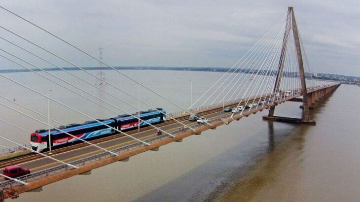 Interrupción del tránsito en el Puente Internacional San Roque González de Santa Cruz por tareas de mantenimiento .