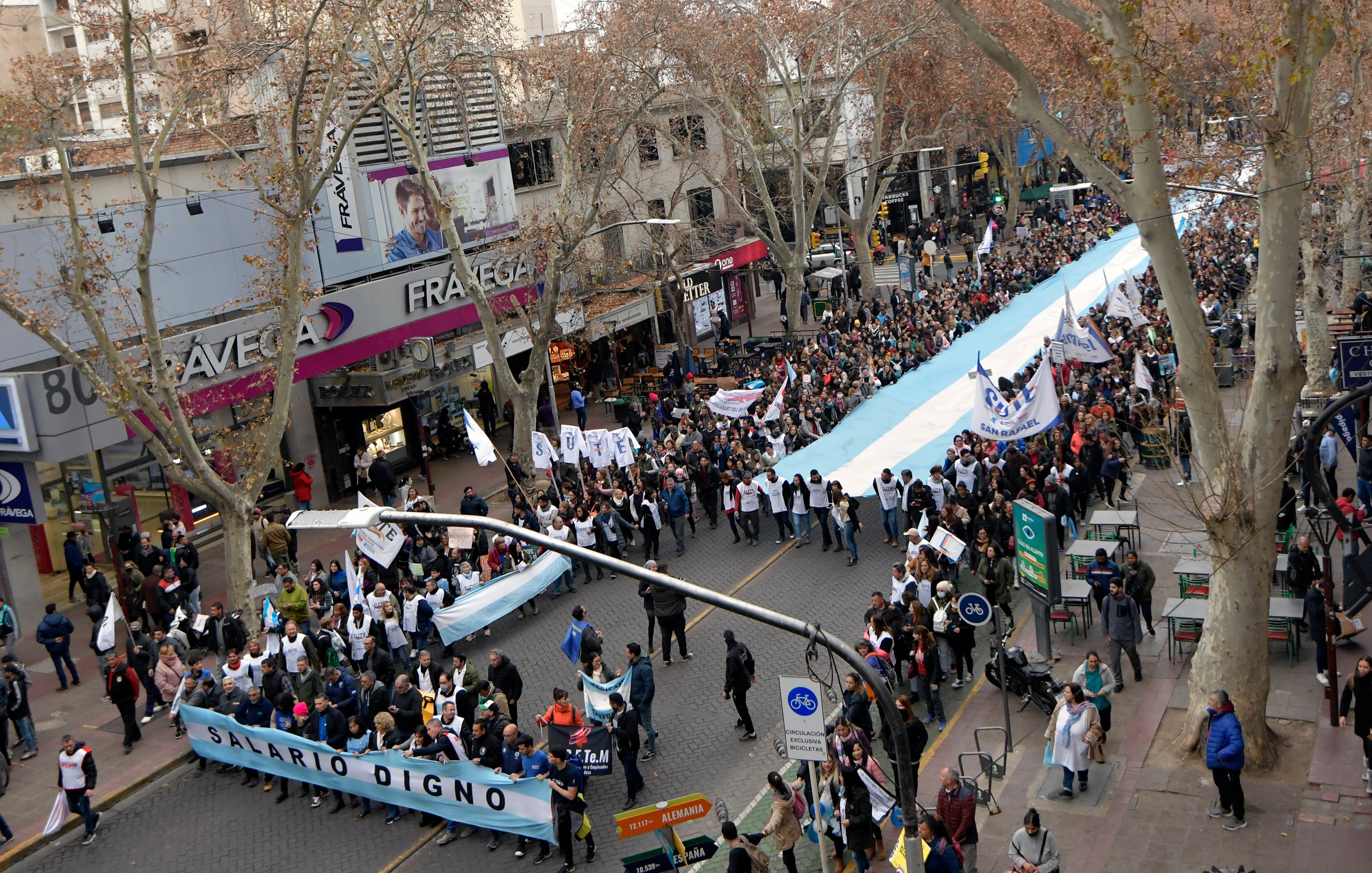 El plenario de SUTE se llevó a cabo en el departamento de San Martín donde participaron los delegados de los 18 departamentos: la votación confirmó un paro de 72 horas desde el próximo lunes.
