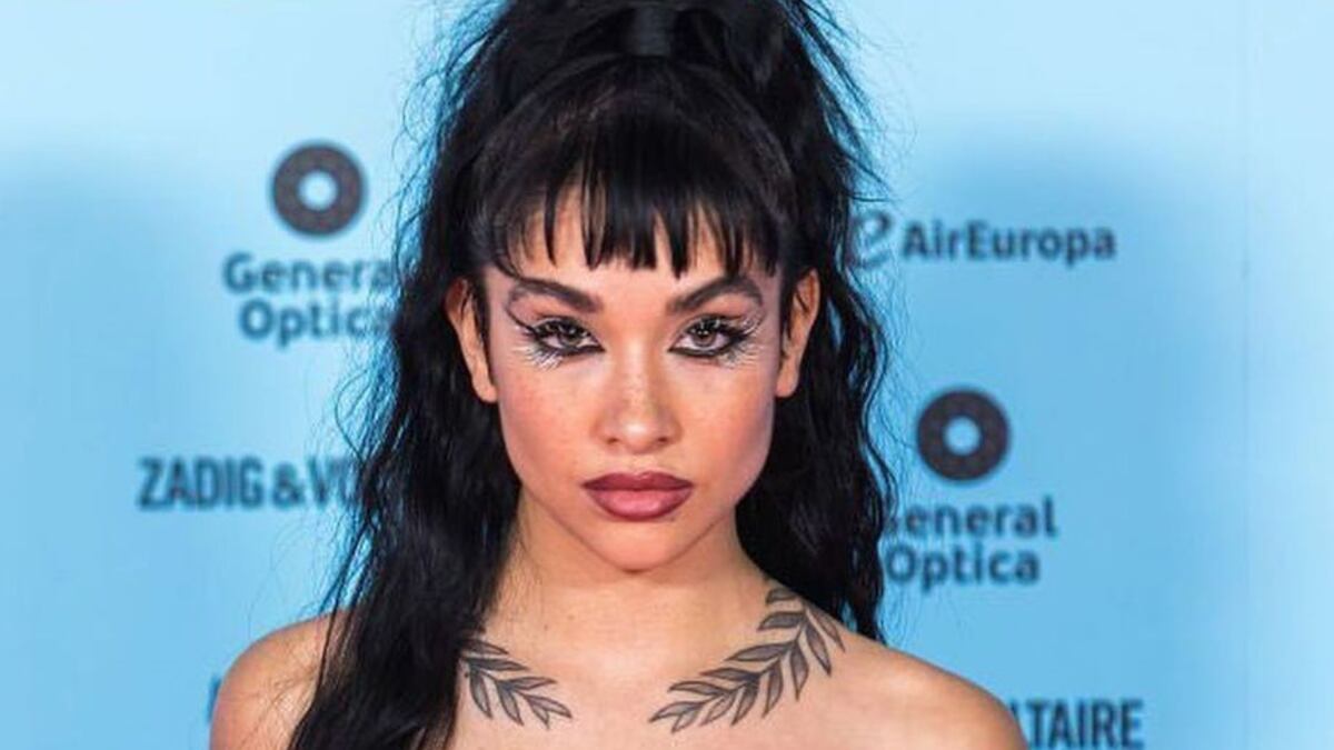 María Becerra se mostró en top y los haters la criticaron por sus axilas sin depilar