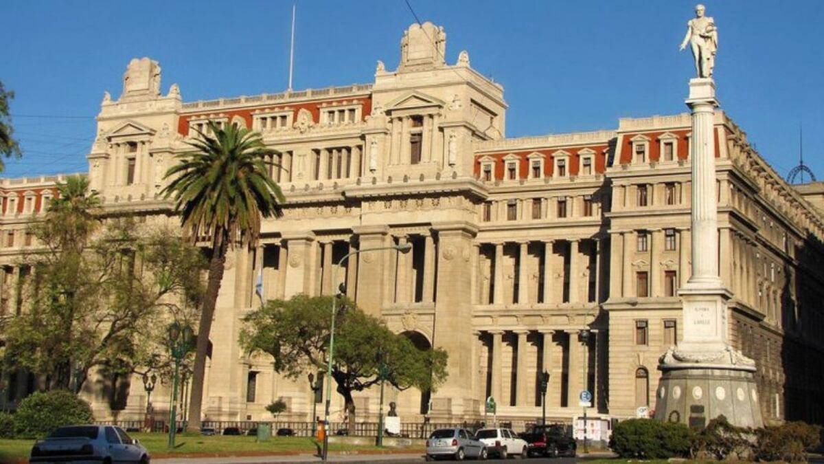 La Iglesia se negó cambiar la identidad de género de una activista trans y el caso llegó a la Corte Suprema