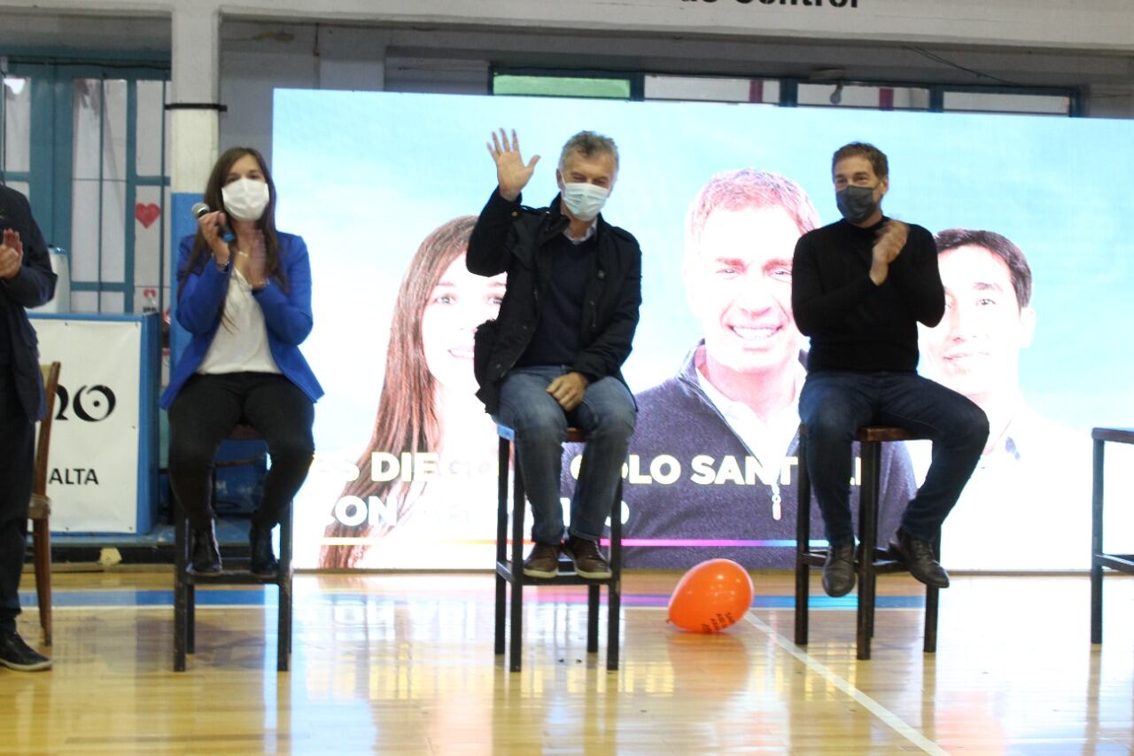 Abigaíl Gómez, Mauricio Macri y Diego Santilli.