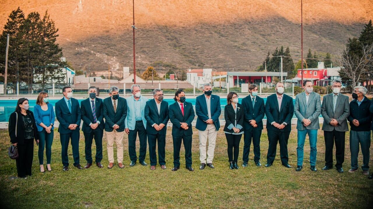 Los gobernadores de Jujuy, Salta y Catamarca, acompañados por funcionarios del Gobierno de la Nación, rubricaron un tratado por el cual se crea la Región Minera del Litio, cuyo propósito principal es la reafirmación del dominio originario sobre los recursos naturales que tienen las provincias.