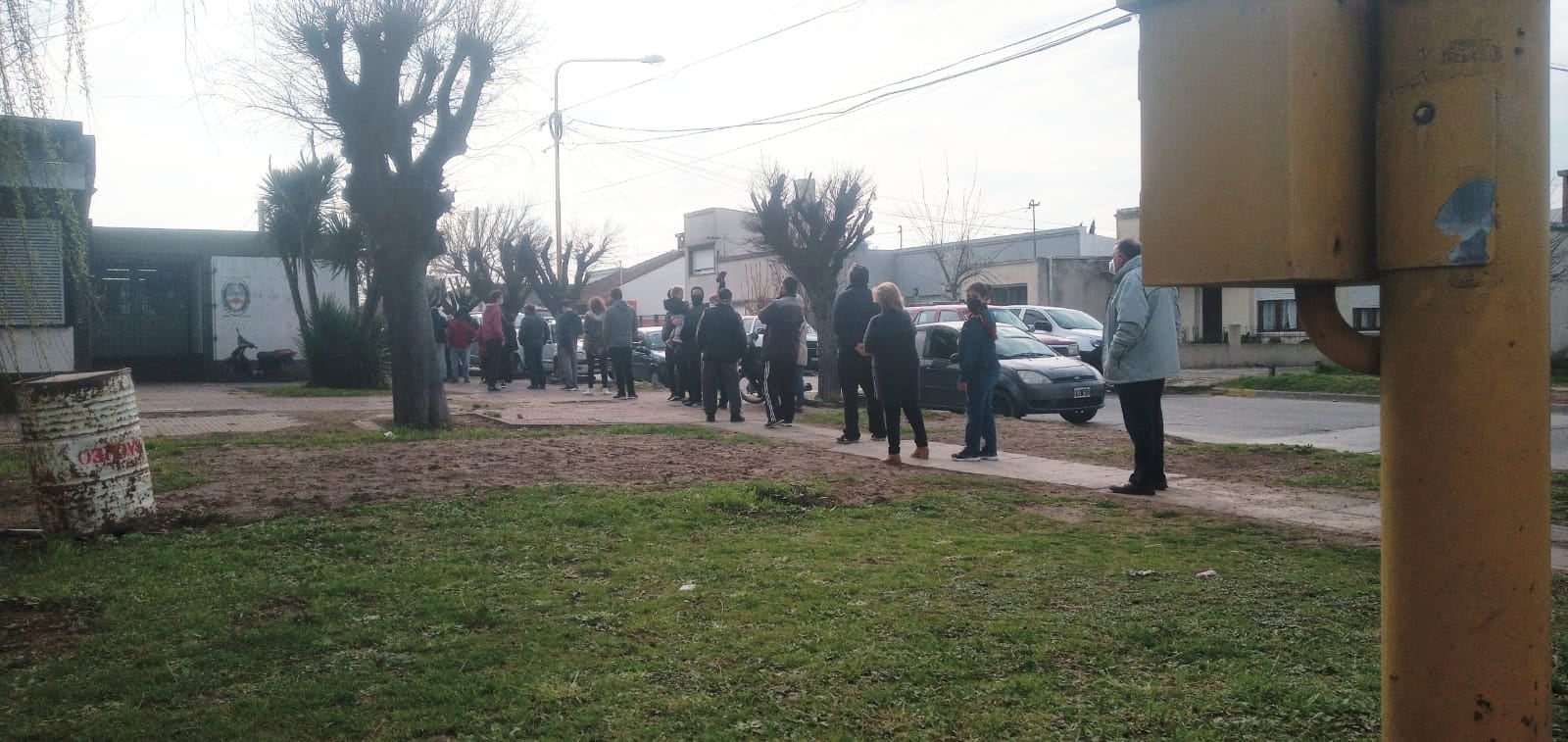 Escuela 14 largas colas para votar por retraso en las mesas