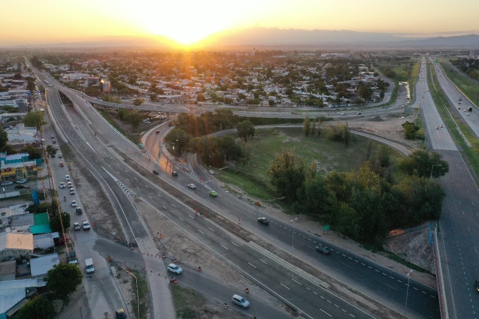 El intercambiador vial en Villa El Libertador inaugurado ayer por la Provincia.