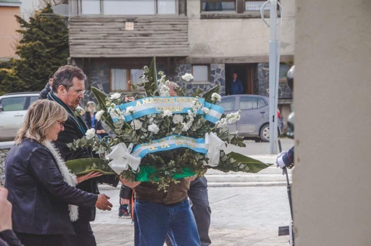 El Ministro de Cultura de la Nación homenajeó en Ushuaia a los Caídos en Malvinas