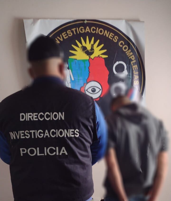 Dos detenidos por atacar a golpes con un arma de fuego a dos jóvenes en Jardín América