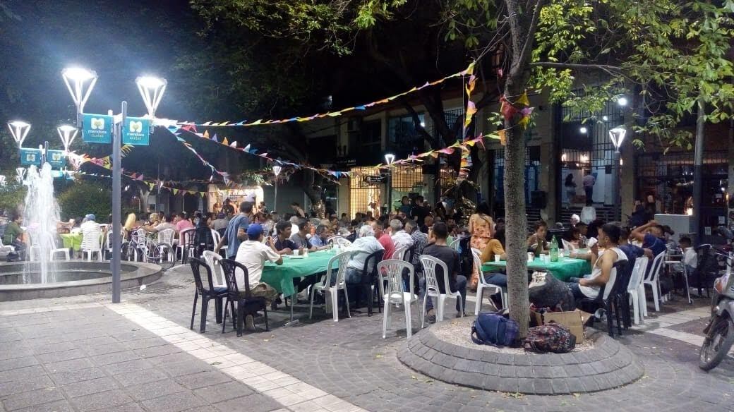 Fundación Puente Vincular vuelve a compartir la cena de Navidad con personas en situación de calle y necesita la ayuda de todos los mendocinos.