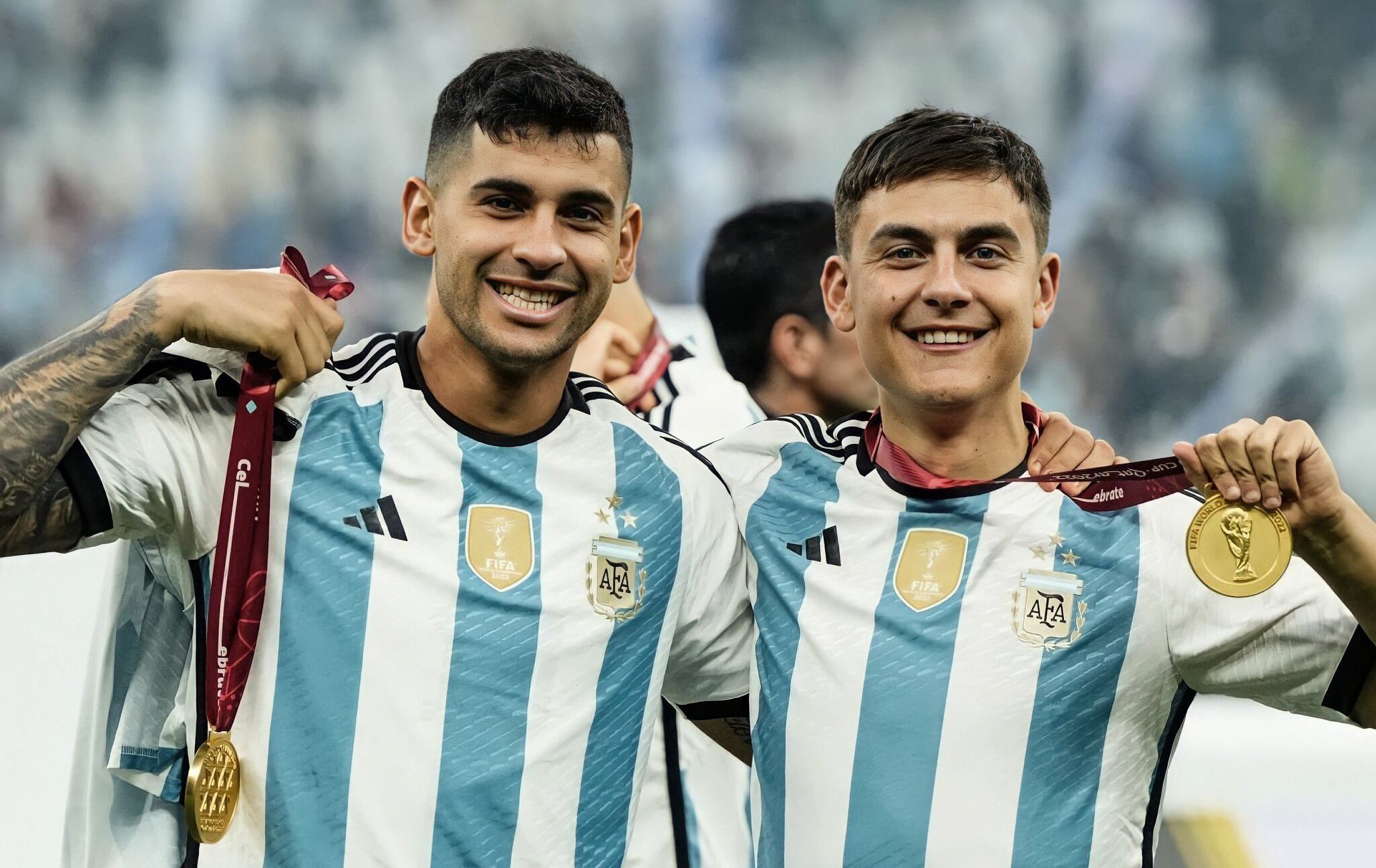 Cuti Romero y Paulo Dybala, amigos y jugadores cordobeses. (Archivo).