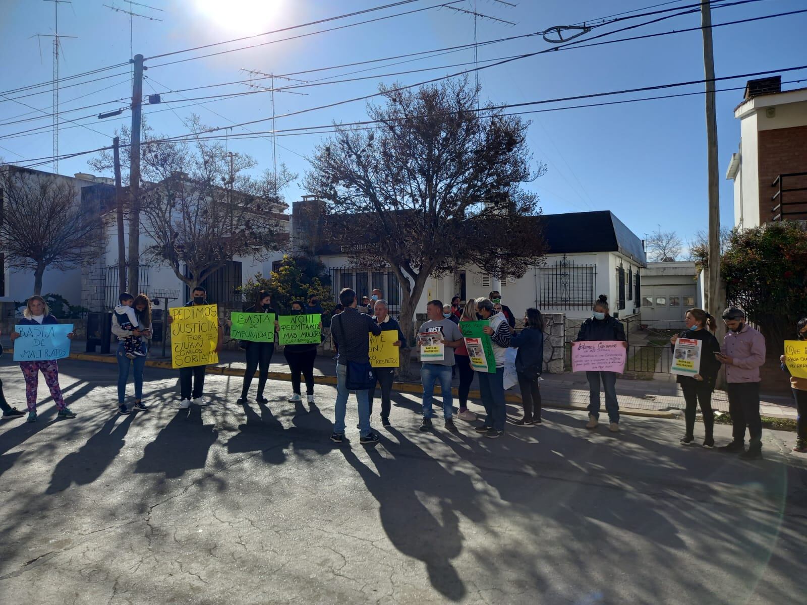 Protesta frente al Sanatorio Alta Gracia.