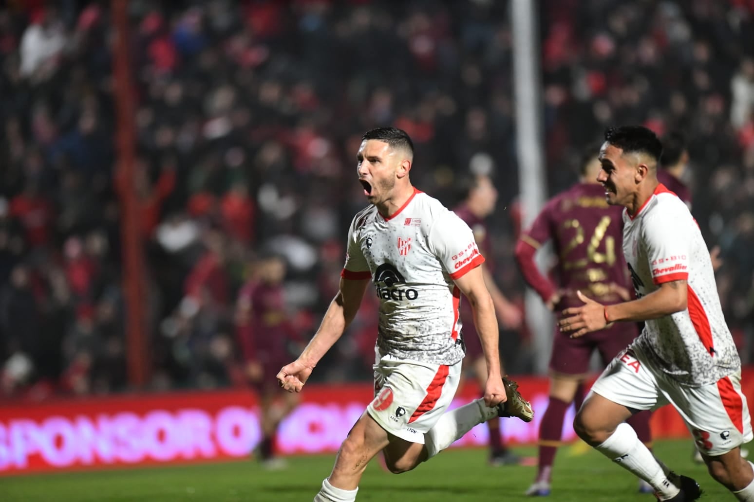 Adrián Maravilla Martínez marcó el 2-1 de Instituto ante Lanús, en Alta Córdoba. (Facundo Luque / La Voz)