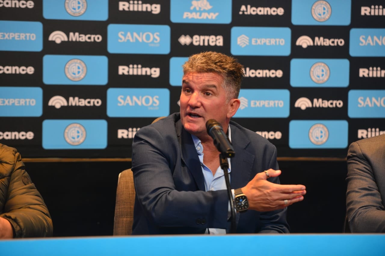 Conferencia de prensa de Luis Fabián Artime, que seguirá en el cargo de presidente de Belgrano hasta 2027. (Javier Ferreyra / La Voz)