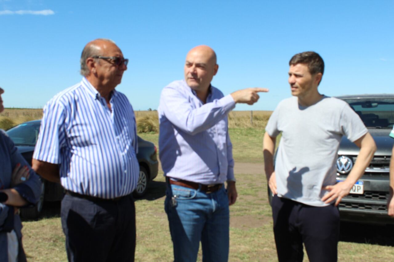 Recorrida por el distrito de Tres Arroyos del Ministro Provincial de Producción, Augusto Costa junto al intendente Sánchez